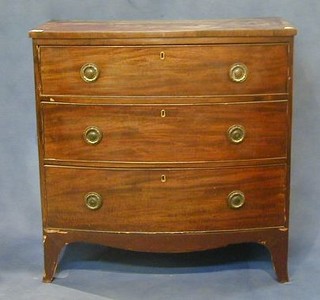 A good Georgian mahogany bow front chest of 3 long drawers with brass drop handles, raised on splayed bracket feet 33"