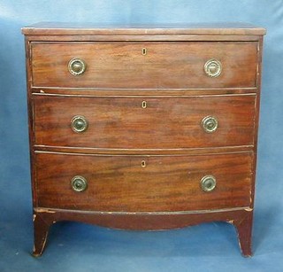 A good Georgian mahogany bow front chest of 3 long drawers with brass drop handles, raised on splayed bracket feet 33" 