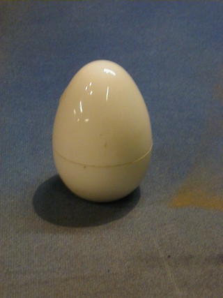 A 1950's Ronson egg lighter