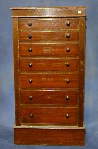 A Victorian mahogany Wellington chest of 7 drawers 23"