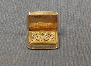 A Georgian silver vinaigrette by Nathaniel Mills with engraved decoration