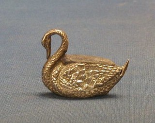 An Edwardian embossed silver pin cushion in the form of a swan, 2" Birmingham 1907, makers mark L & S