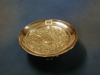 An impressive Edwardian circular silver plated embossed tazza decorating warring scenes 9 1/2"