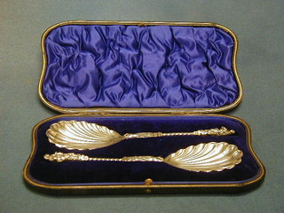 A pair of Victorian silver apostle serving spoons with scalloped bowls, London 1867 4 ozs, cased