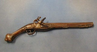 An Eastern flintlock pistol with ram rod (f)