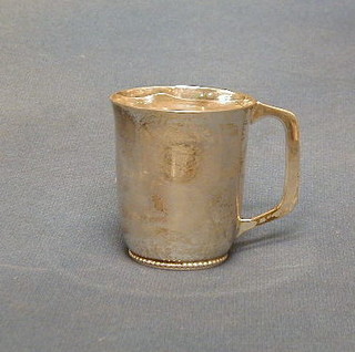 A plain silver christening tankard Birmingham 1962 3 ozs