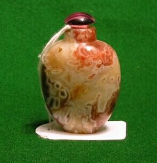 An Oriental grey veined hardstone snuff bottle and stopper 2"