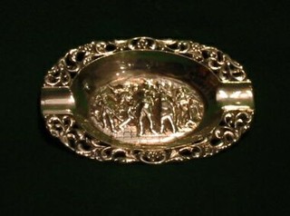 4 pierced and embossed Sterling ashtrays decorated warring scenes, 4"