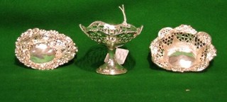 An Edwardian pierced silver pedestal bowl, 3" Birmingham 1907, 3" and 2 silver pin trays