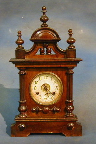 An Edwardian striking mantel clock contained in a walnutwood case