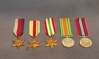 A group of 5 medals comprising 39/45 Star, Africa Star, Italy Star, Defence and War medal