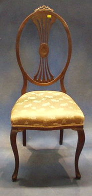 A set of 4 Edwardian Hepplewhite style shield back dining chairs with pierced splat backs, upholstered seats on cabriole supports