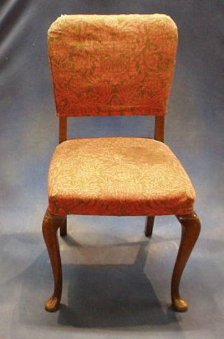 A set of 4 Queen Anne style walnutwood dining chairs with upholstered seats and backs
