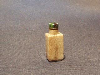 A 19th/20th Century green hardstone snuff bottle and stopper 3"