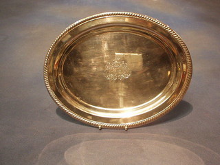 An oval meat platter with armorial decoration 11"