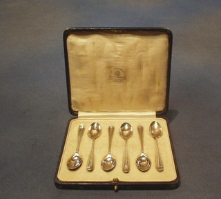 A set of 6 silver coffee spoons, Sheffield 1920 by Mappin & Webb