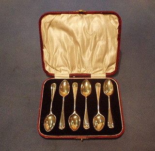 A set of 6 silver rat tail pattern coffee spoons, Sheffield 1925, cased