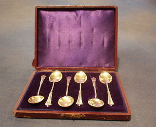 A set of 6 Edwardian silver teaspoons, Birmingham 1904, cased