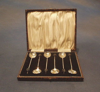 A set of 6 silver bean end coffee spoons, Birmingham 1927, cased