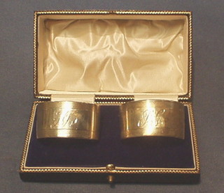 A pair of oval silver napkin rings Birmingham 1928 4 ozs, cased