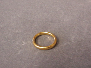 A 22ct gold wedding band