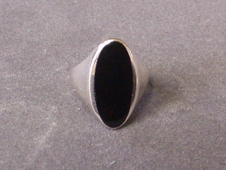 A silver dress ring set a black hardstone