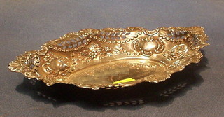 A Victorian embossed and pierced shaped silver bowl, Sheffield 1898 9", 4 ozs