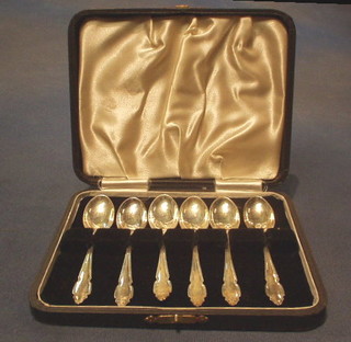 A set of 6 silver coffee spoons, Sheffield 1942, 2 ozs, cased