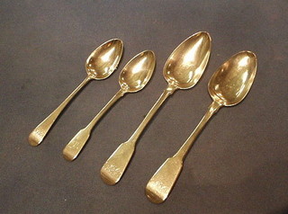 2 Georgian fiddle pattern table spoons, a fiddle pattern pudding spoon and an Old English pattern pudding spoon