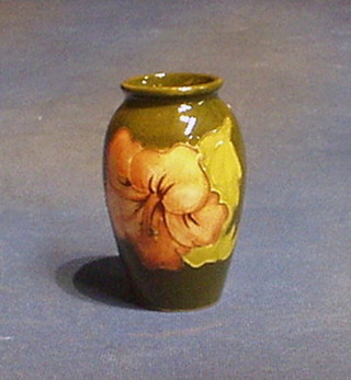 A Moorcroft Coral Hibiscus pattern vase, impressed Moorcroft 4"