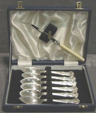 A set of 6 silver plated grapefruit spoons, a set of 6 silver plated pastry forks  6 tea knives (all cased), a childs spoon and pusher (f) and a pair of silver plated fruit servers (cased)