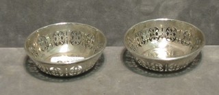 A pair of circular pierced silver dishes, Birmingham 1933 3"