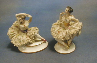 A pair of porcelain figures of crinoline ladies (1f) 7"