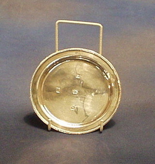 A circular silver salver with bead work border, Sheffield 1977 with Silver Jubilee hallmark, 5", 3 ozs