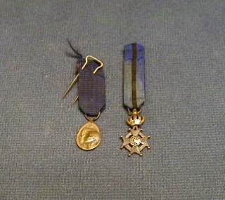 A pair of Belgian miniature medals Order of Leopold II and medal for Combat Volunteers (2)