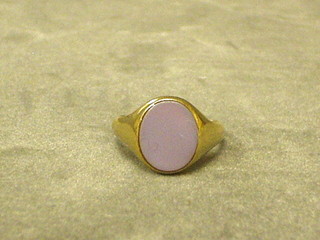 A 9ct gold signet ring set a grey hardstone