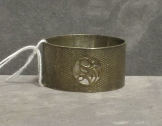 An oval pierced and engraved silver napkin ring Birmingham 1935