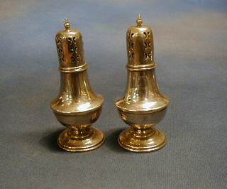 A pair of Georgian style silver pepperettes, Chester 1920, 4"