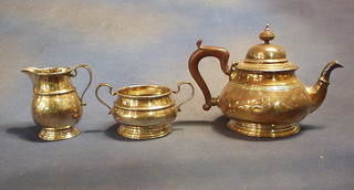 A Queen Anne style silver plated 3 piece tea service with teapot, sugar bowl and cream jug by Mappin & Webb