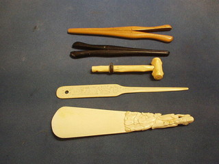 A carved ivory shoe horn, 2 pairs of glove stretchers etc (5)