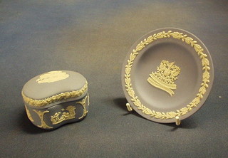 A circular Wedgwood blue Jasperware dish decorated Arms of City of London and presented by Sir Edward Howard 4 1/2" and a Wedgwood shaped jar and cover 3"