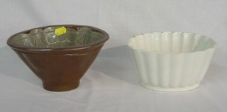 5 various pottery jelly moulds