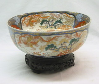 A 19th Century Japanese Imari porcelain bowl with floral decoration (f and r)