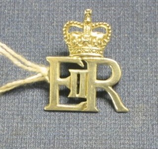 A silver Elizabeth II Royal Cypher cap badge, 1952