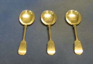 3 silver Old English pattern soup spoons, Sheffield 1936, 7 ozs
