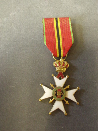 A Continental enamelled medal to commemorate WWI in the form of an 8 pointed star, surmounted by a crown hung a ribbon