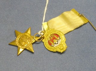 An Italy Star, 2 medal ribbon bars and a Scottish gilt metal Royal Arch chapter jewel