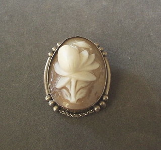 A lady's silver mounted shell carved cameo brooch/pendant