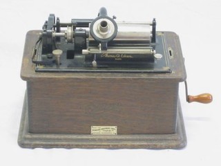 An Edison 1905 standard phonograph no. 698562C (no horn)