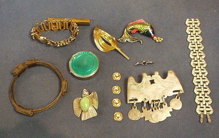 A small collection of costume jewellery